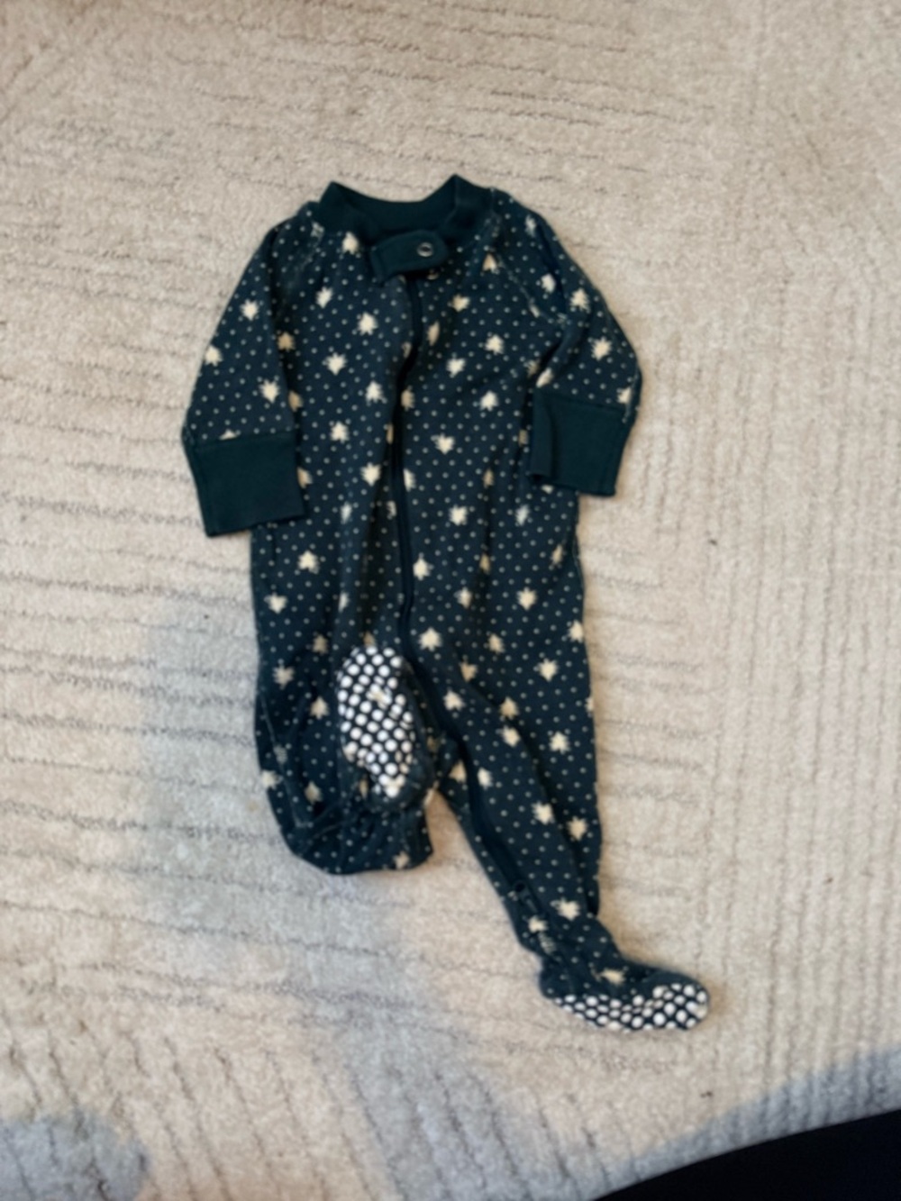 Hanna Anderson tree-Print Footed One-Piece in Dark Green